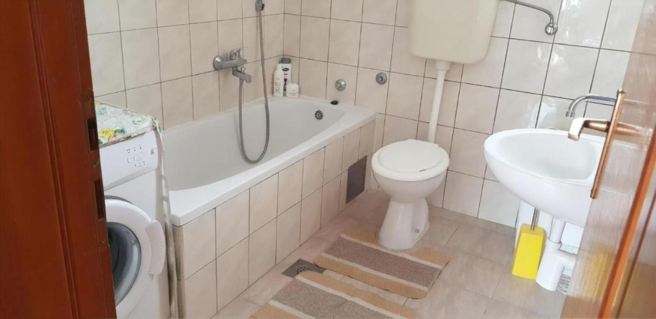 Cheap House Near The Center Of The City موستار المظهر الخارجي الصورة
